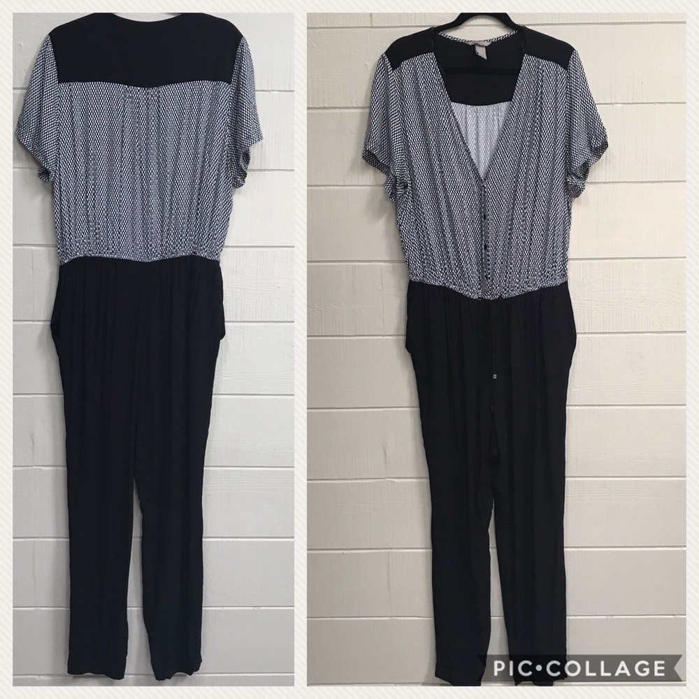 H&M • Black & White Geo Print Jumpsuit Size 20